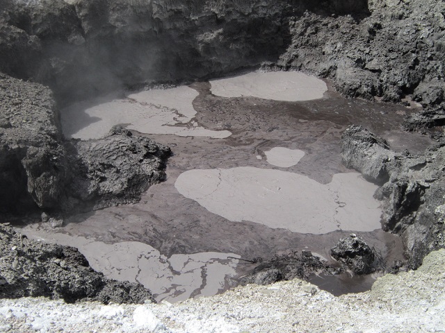 Pruttelende vulcanische modderbaden